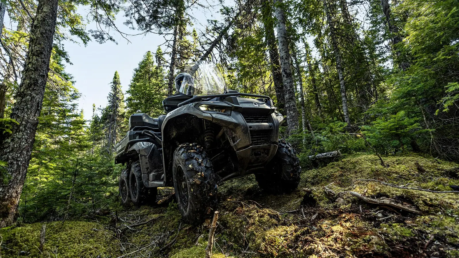 Can-Am Outlander 6x6 i terrängen