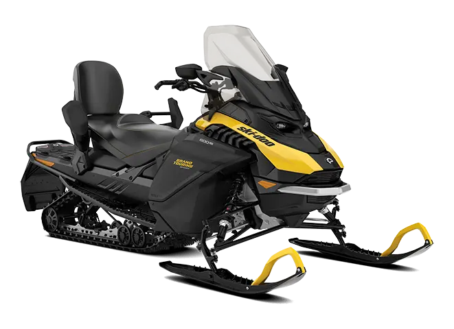 Ski-Doo Grand Touring Sport 2027, snett framifrån
